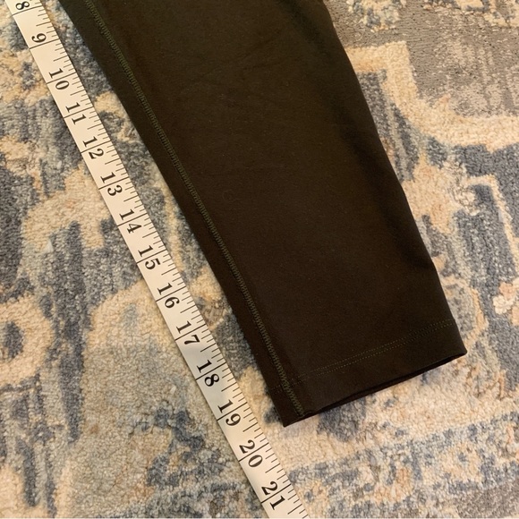 Nike Olive High-Waisted Leggings (Capri) - Picture 4 of 4